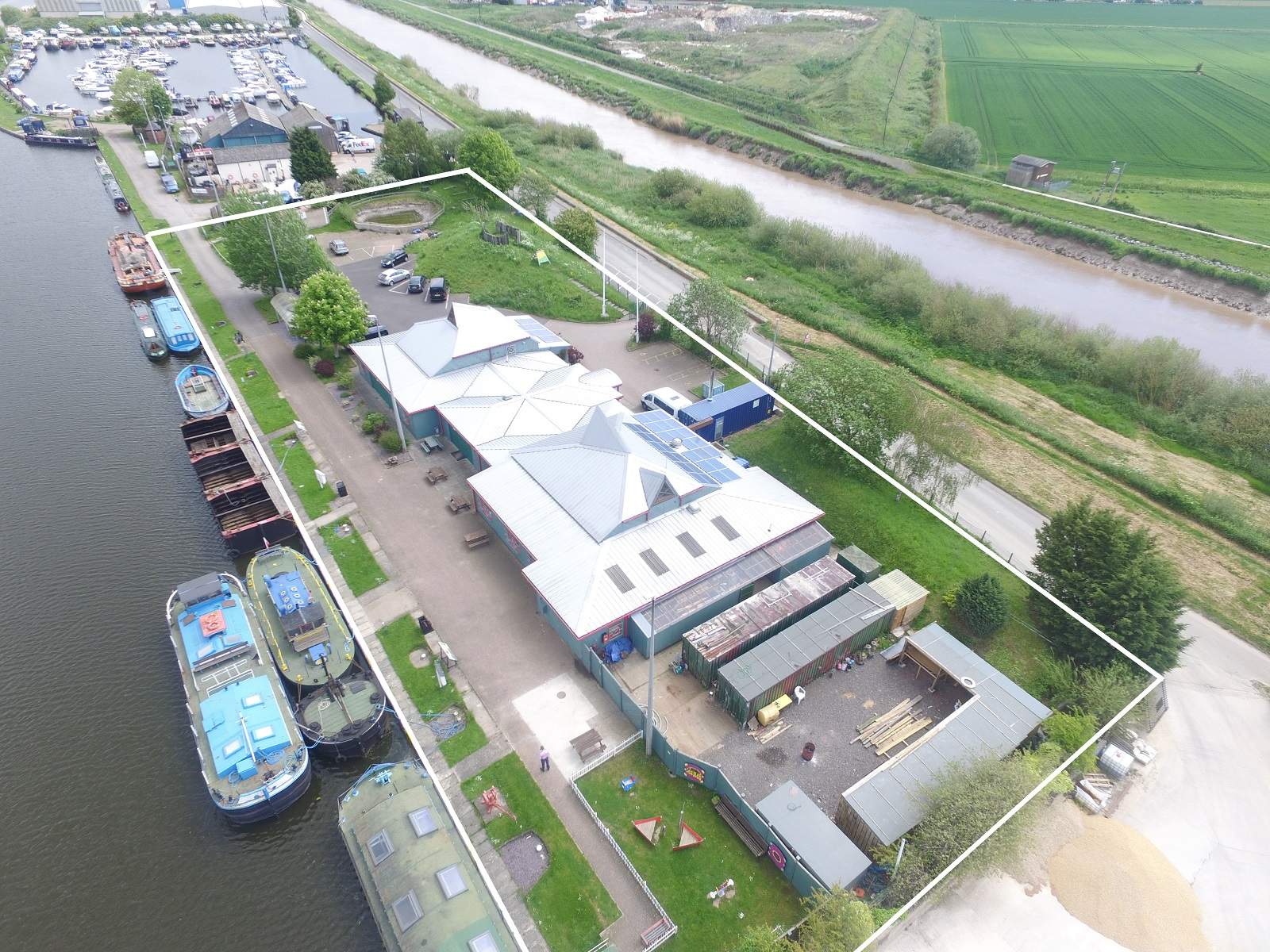 SUPERB WATERSIDE BUSINESS OPPORTUNITY AVAILABLE IN EAST YORKSHIRE